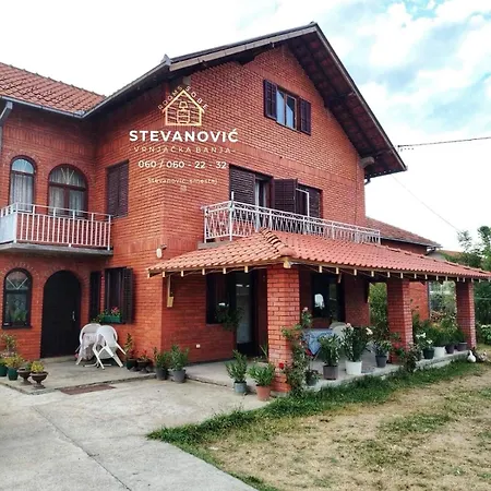 Stevanovic Smestaj بيت ضيافة *